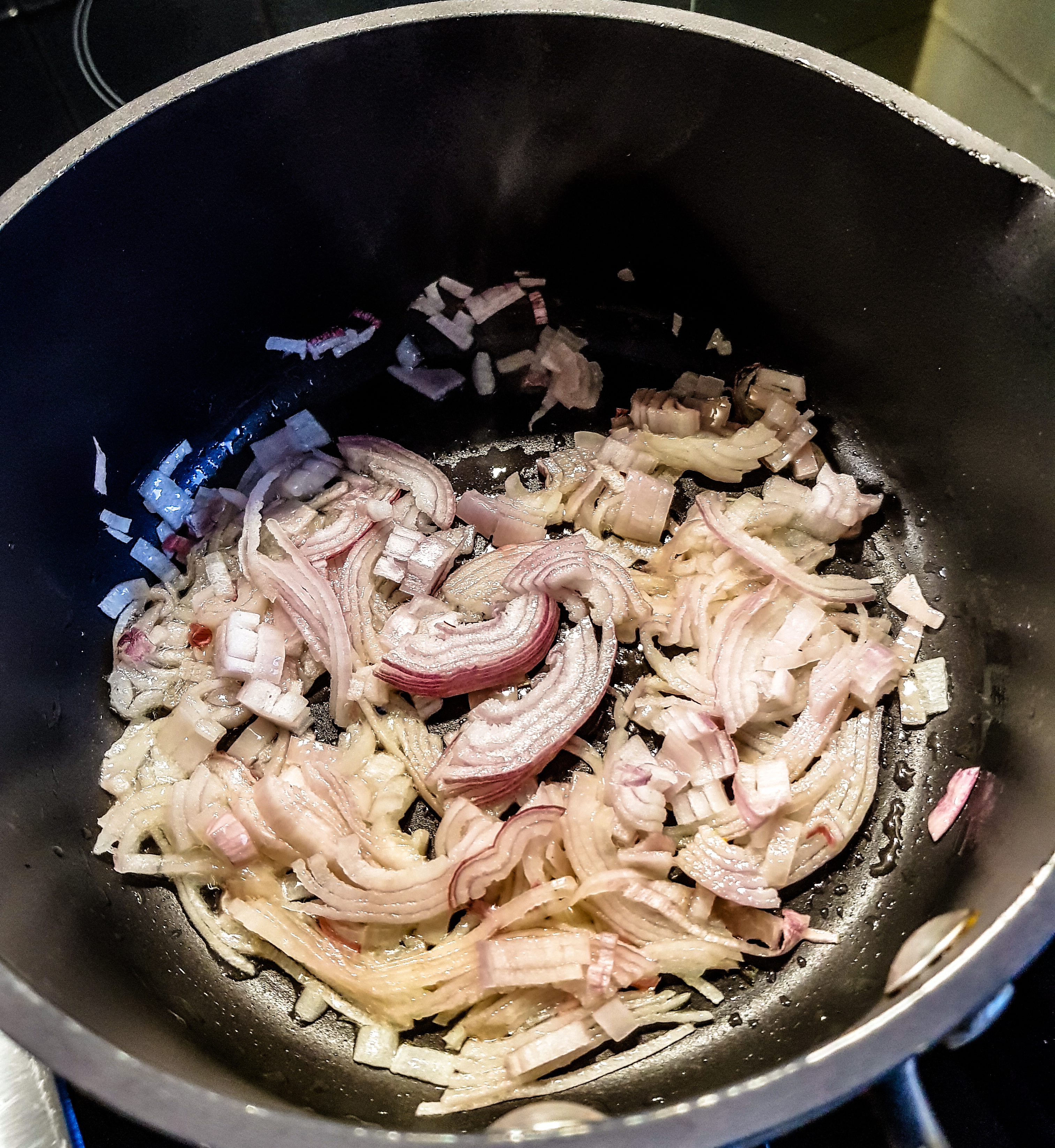 Sauce gorgonzola con peperoncino : échalottes
