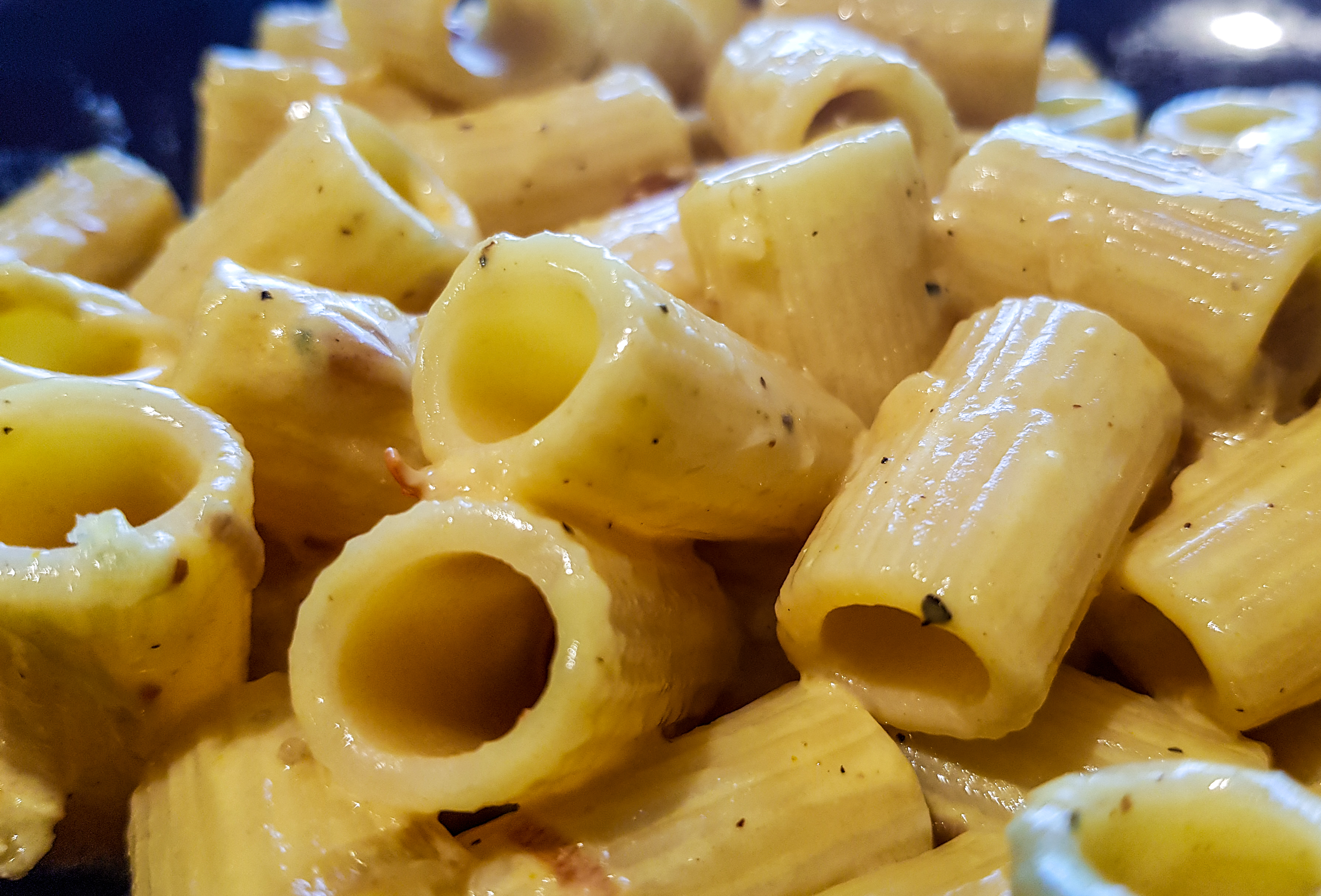 Rigatoni à la sauce gorgonzola con peperoncino